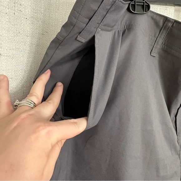 Foundry Active Division Men’s Comfort Stretch Quick Dry Dark Gray Shorts Size 50 - Picture 3 of 8